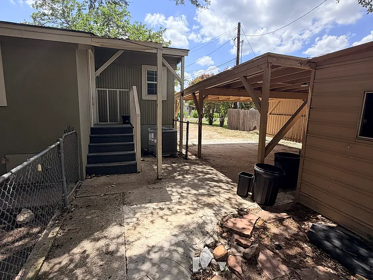 2102 Bois Darc Ln — Photo 12