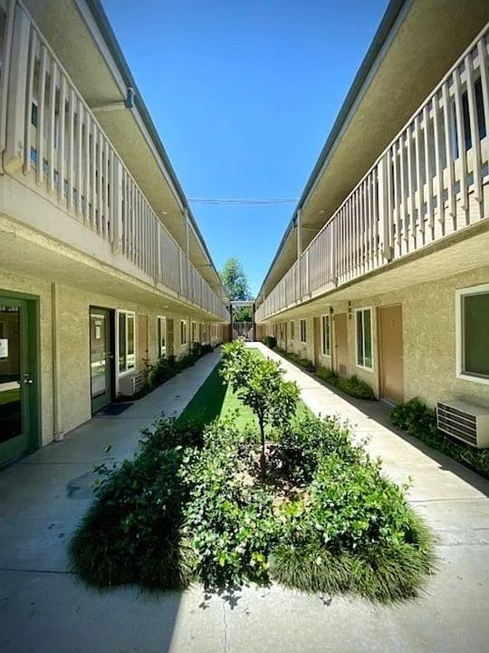 8816 Laurel Canyon Blvd — Photo 2