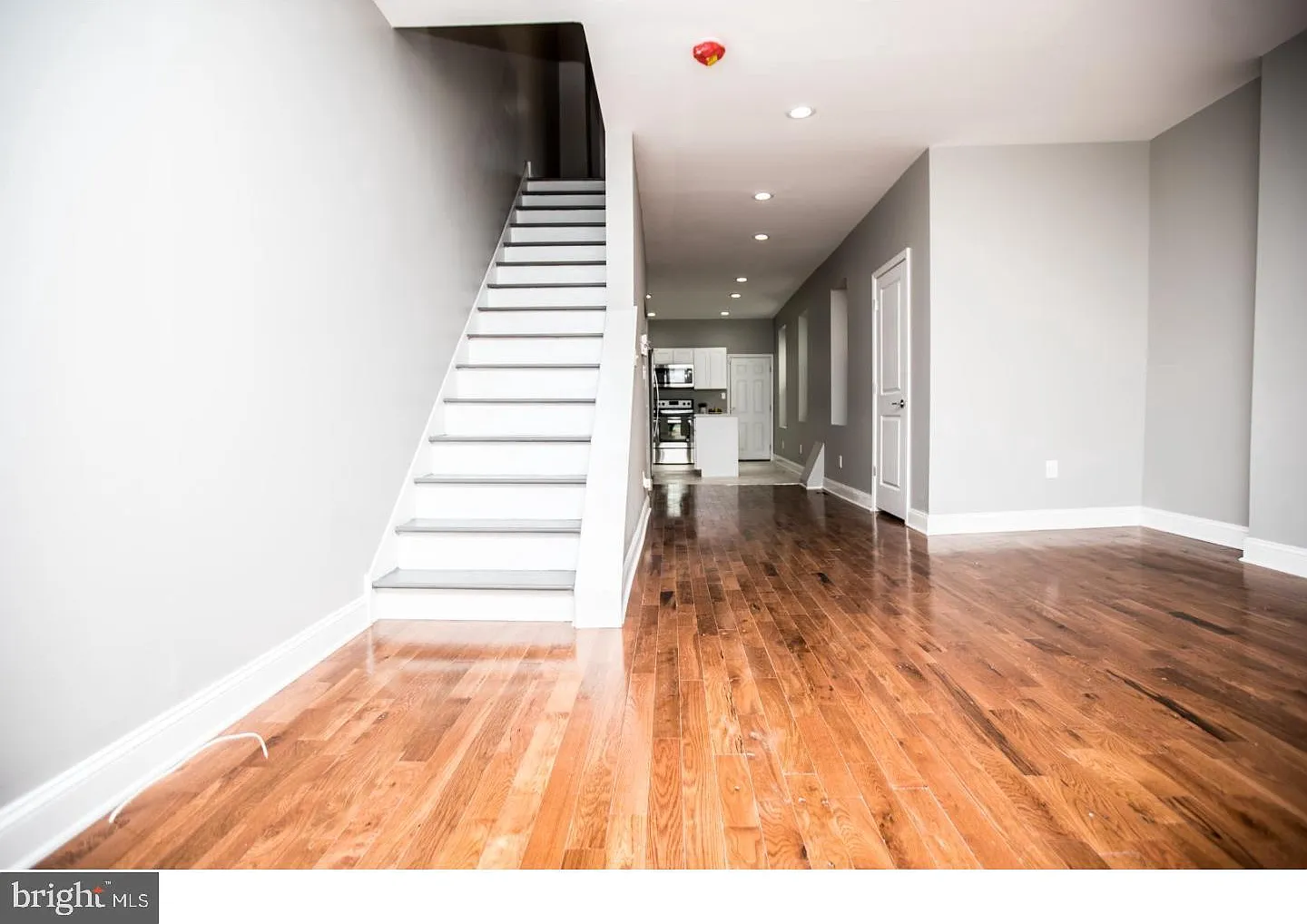 3 bed, 1.5 bath, 1288 sqft, $2,100 — Photo 2
