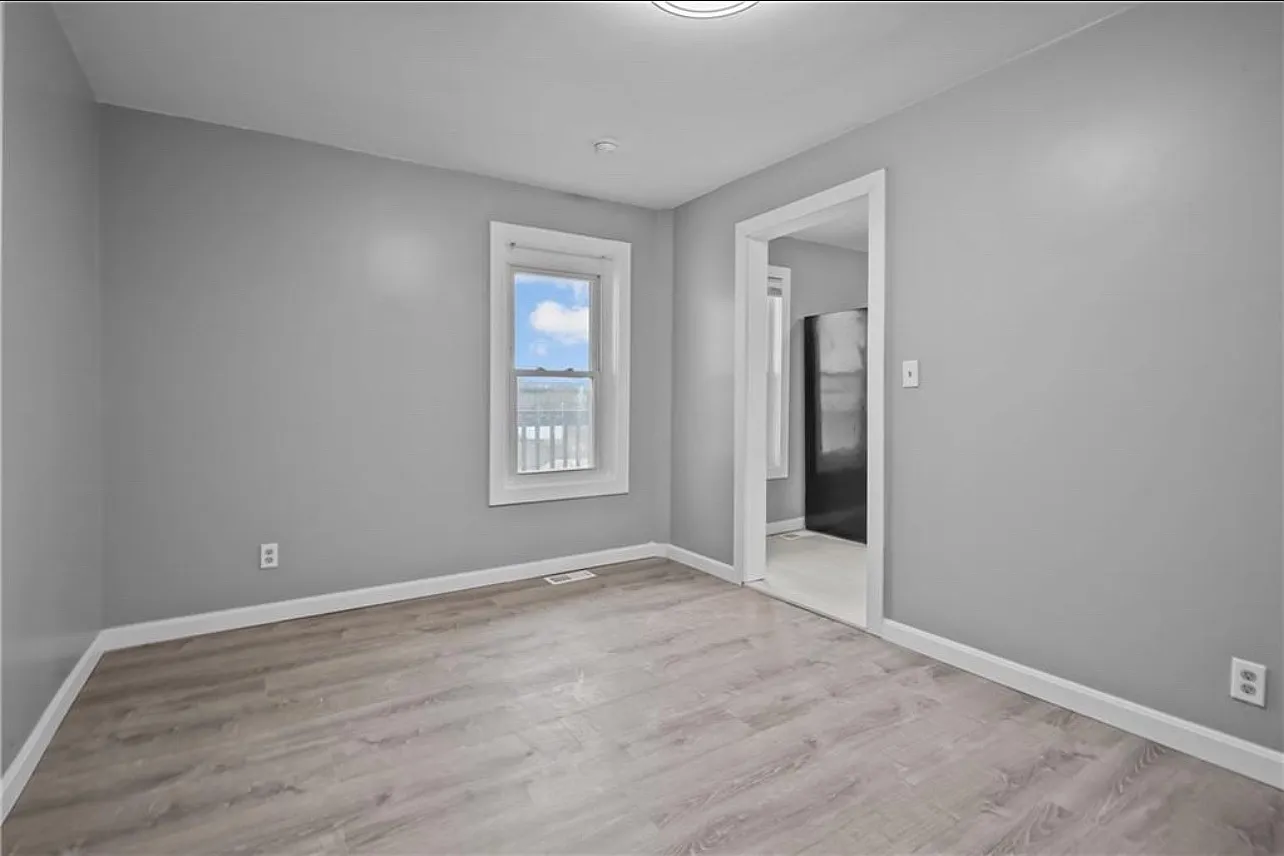 382 River St — Photo 2