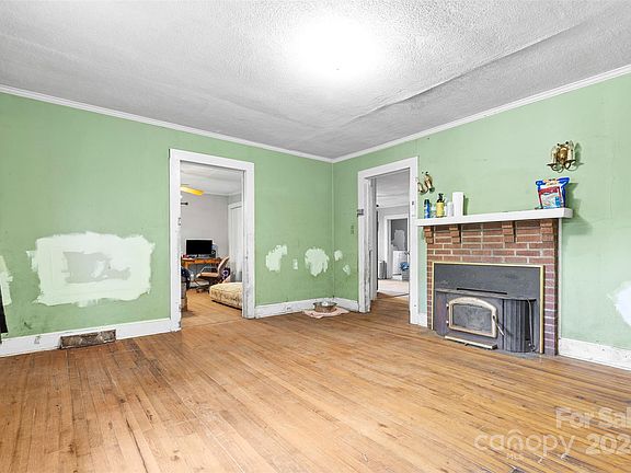 4th image of 1915 Lynnwood Dr