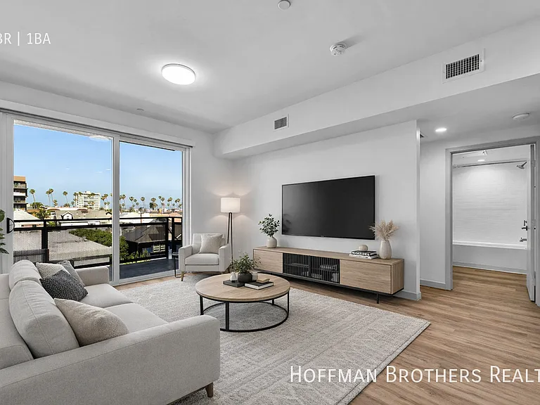 1240 Magnolia Ave #401 — Photo 2