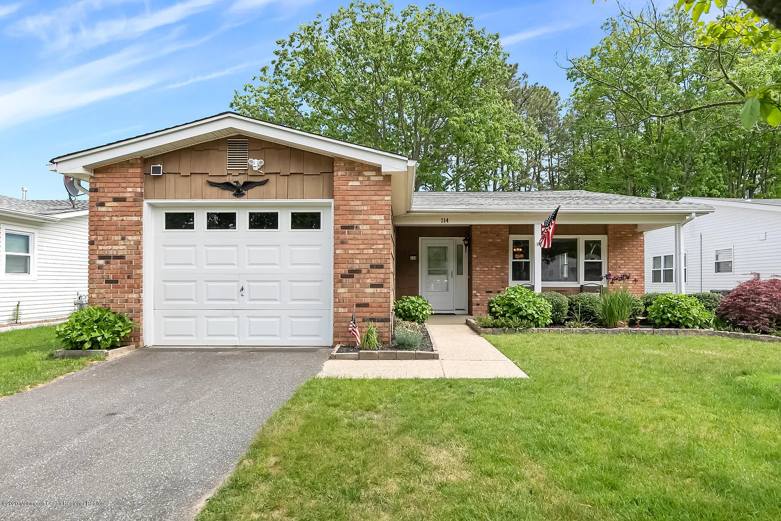 114 Courtshire Dr photo 1