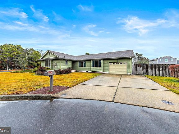 2nd image of 804 Michelle Ct