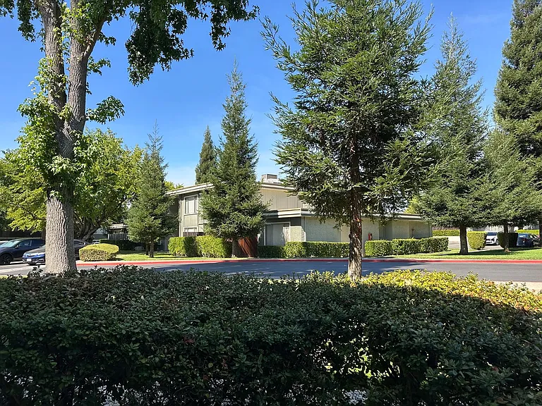 Northridge Terrace Apartments at 4900-4948 Stamas Lane, Fair Oaks California — Photo 63