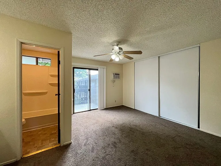 Bridgeview Apartments — Photo 9