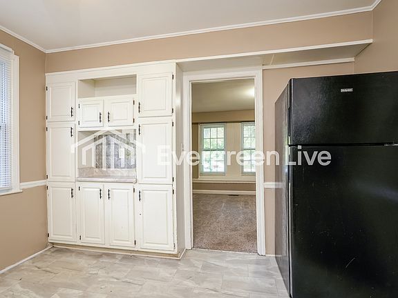 2nd image of 1016 Warren Ave