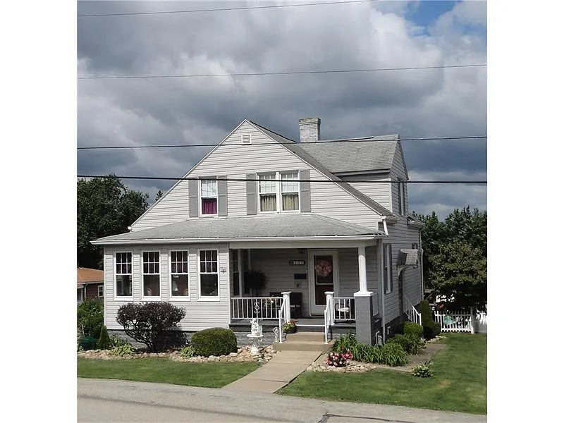 405 Vernon St photo 1