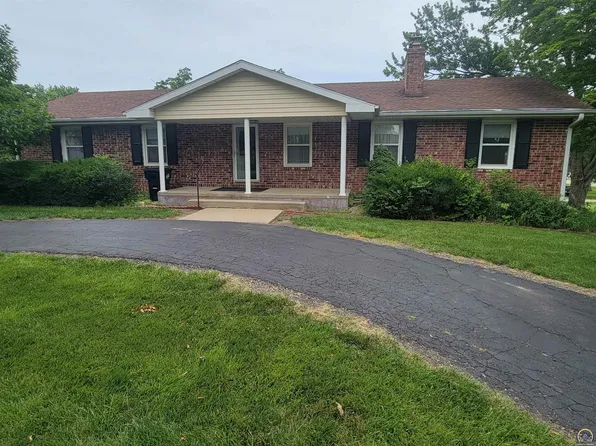 416 Comanche Dr, Holton, KS 66436