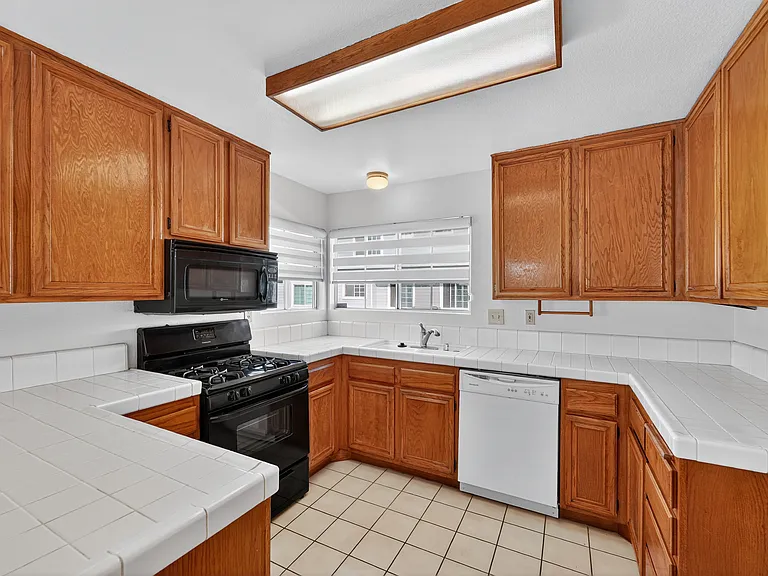 2800 Plaza Del Amo — Photo 5