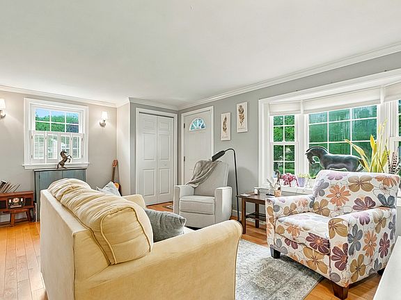 3rd image of 58 Wedgewood Dr
