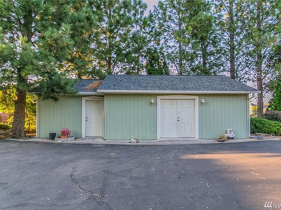 4th image of 4904 Bluff Dr NE