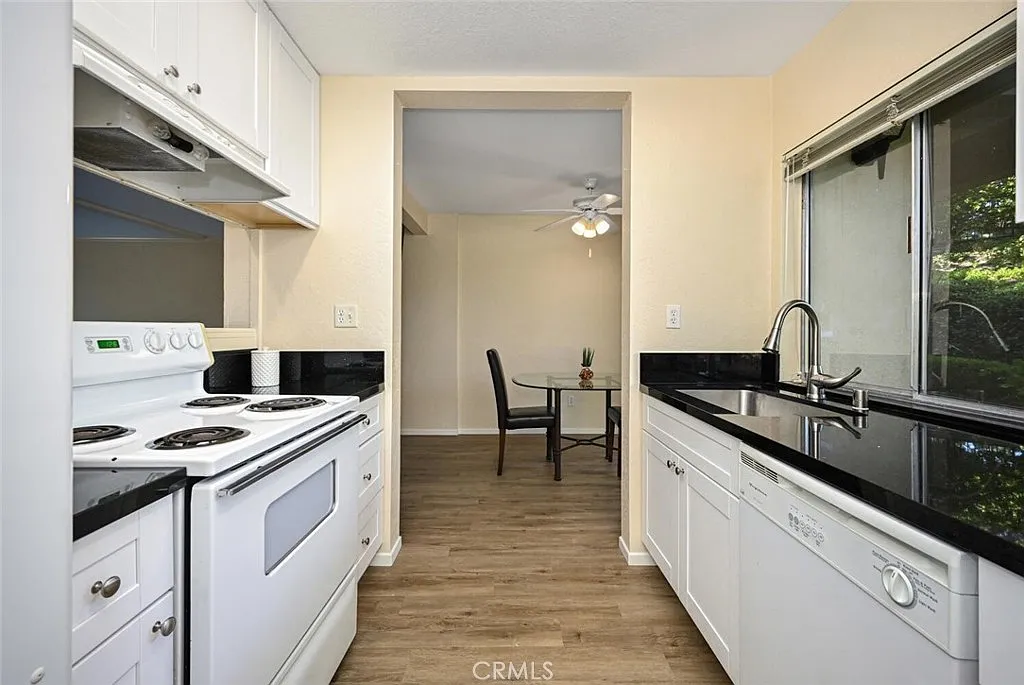 1 bed, 728 sqft, $2,400 — Photo 4