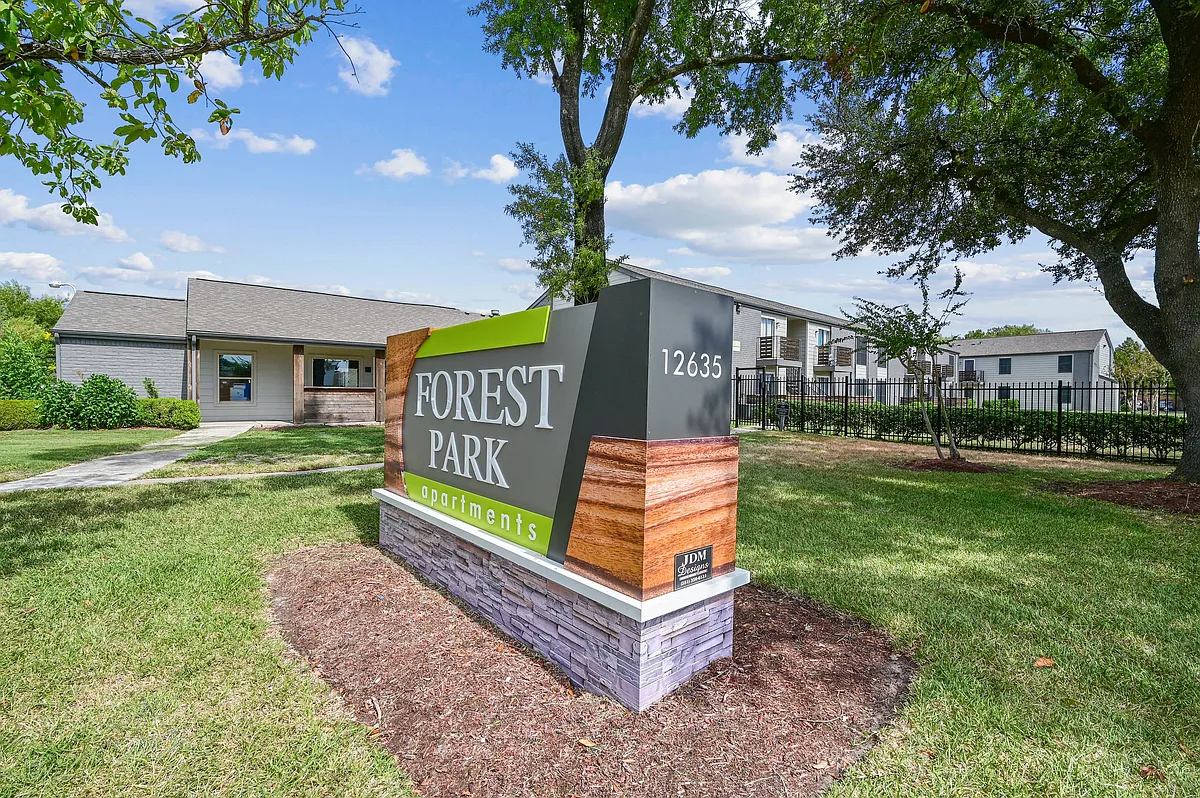 Monument Sign - Forest Park