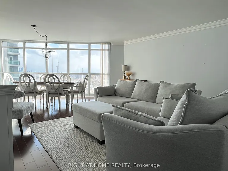 28 Harrison Garden Blvd #702 — Photo 6