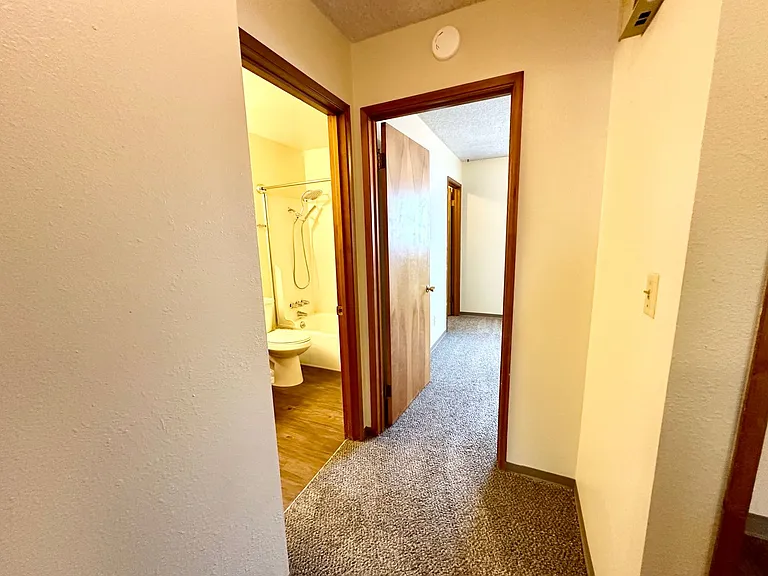 4507 Hillcrest Dr — Photo 15