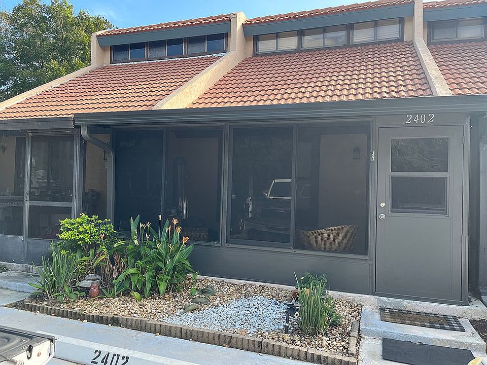 1st image of 2402 SE Garden Ter #102