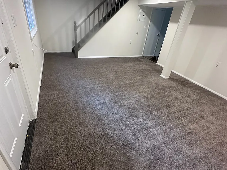 Entry into large living room with new carpet.