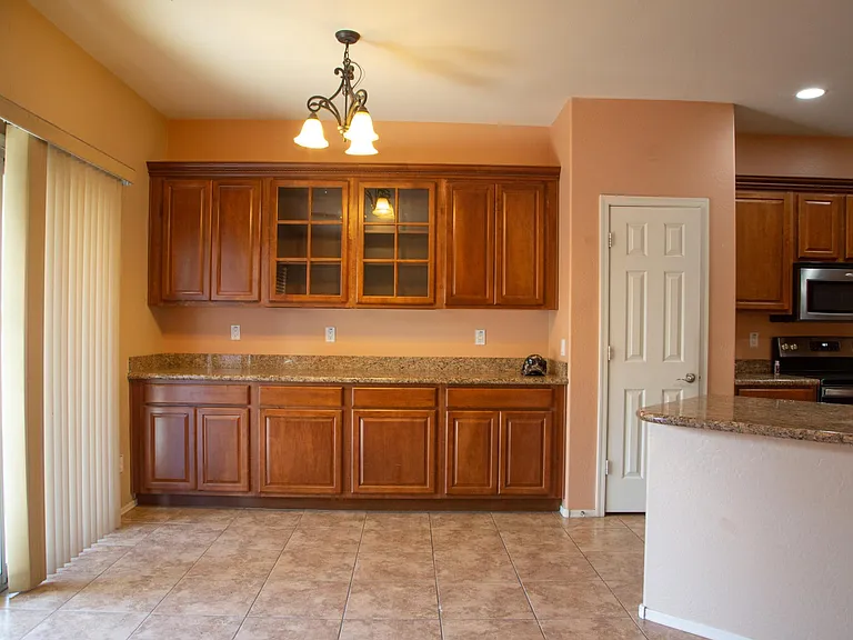 7016 W Branham Ln — Photo 13