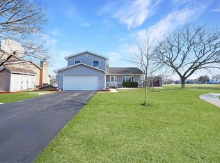 565 Edgebrook Ct, Carol Stream, IL 60188