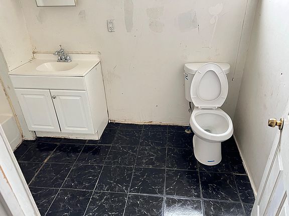 4th image of 2708 Magazine St
