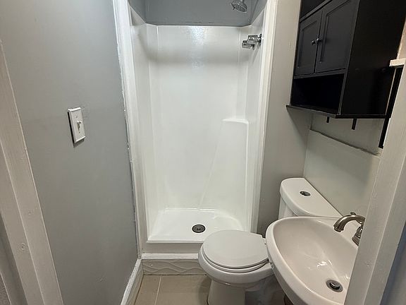 5th image of 4925 SW 44th Ave