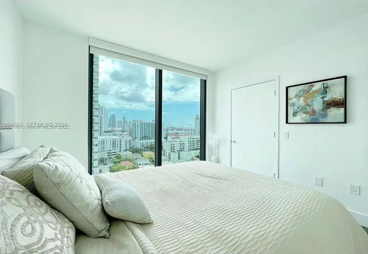 Icon Bay Condo — Photo 2