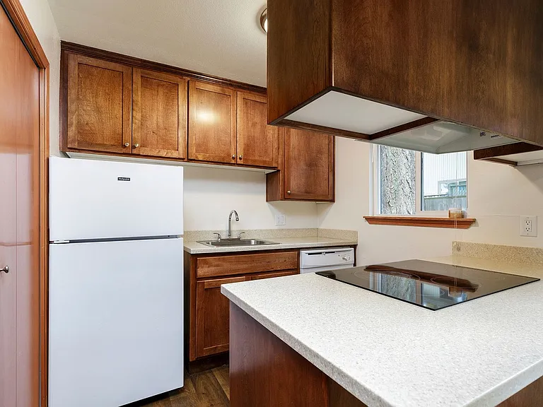 Jefferson Square Apartments — Photo 8