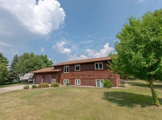 512 Pinetree Dr, Perham, MN 56573