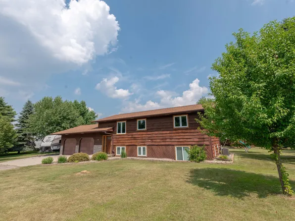 512 Pinetree Dr, Perham, MN 56573