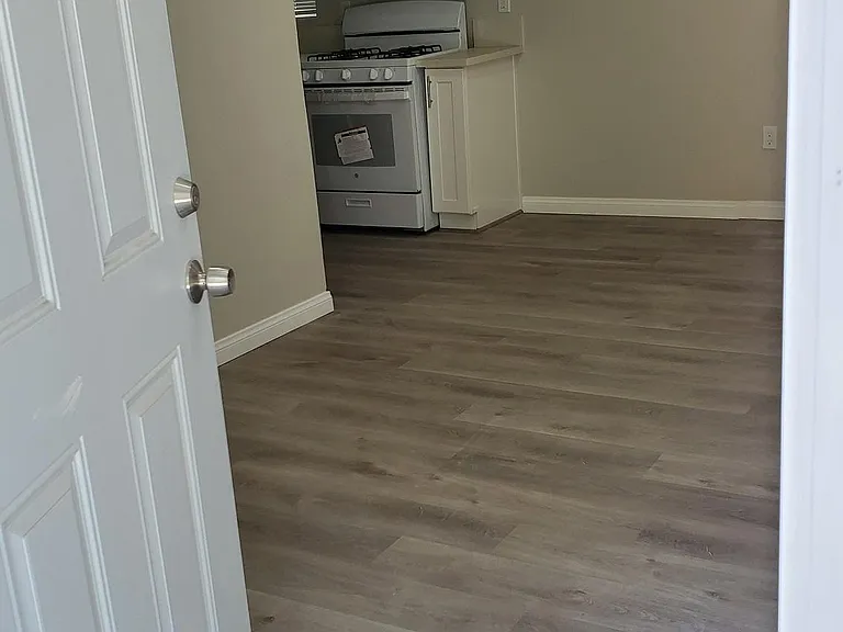 21631 Cottonwood Ave — Photo 6