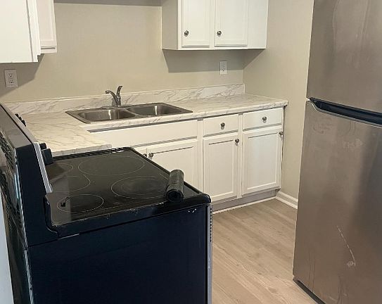 3rd image of 4028 Myrtle Ave