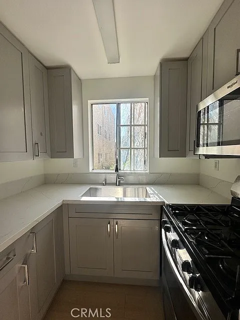 2 bed, 493 sqft, $2,300 — Photo 2