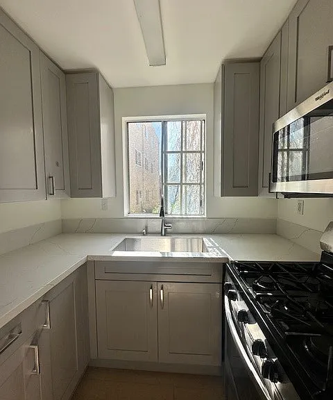 3518 W 3rd St — Photo 2