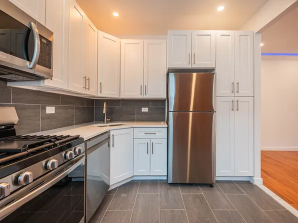 212 East Tremont Avenue image 6 of 22