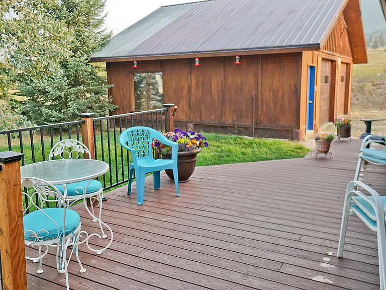 wrap-around deck facing garage and Copper Ridge
