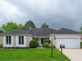 312 Basswood Dr, Northbrook, IL 60062