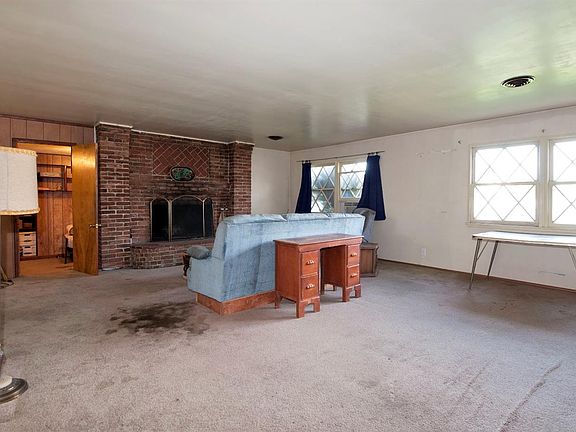 3rd image of 3914 Vineland Ave