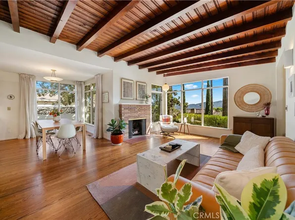 1011 W Mountain St, Glendale, CA 91202