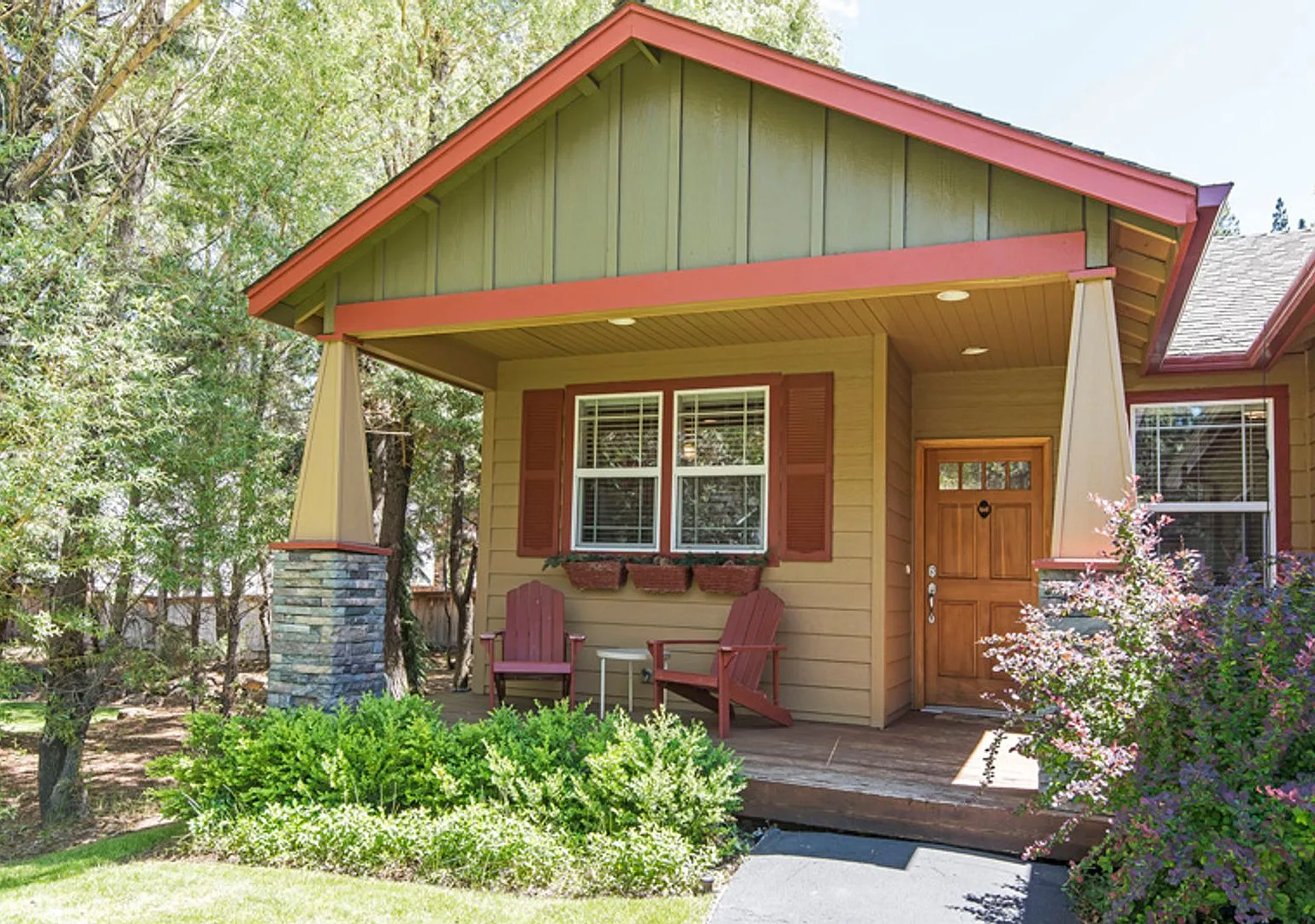 Furnished West Bend Home Available October 1st — Photo 1