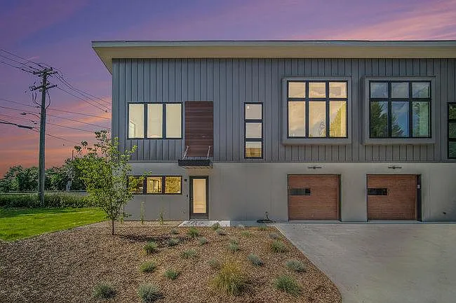 3 bed, 1.5 bath, 1500 sqft, $2,395 — Photo 3