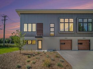 560 Cleveland St, Chelsea, MI 48118