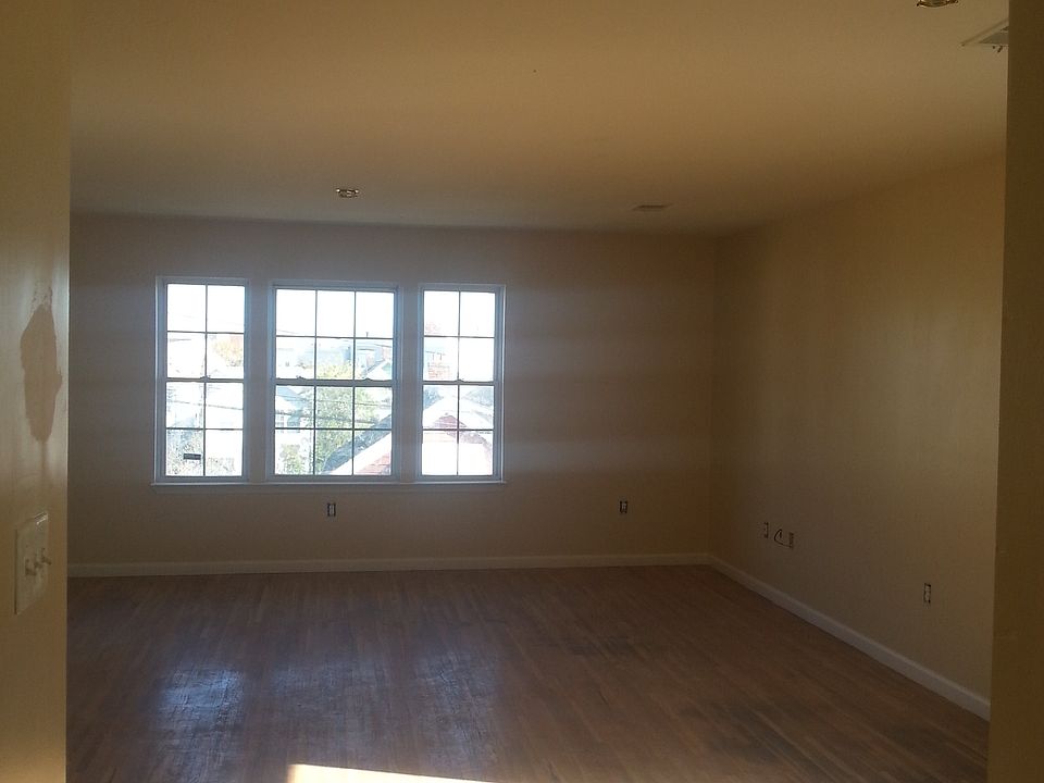 2nd image of 45 Holland St