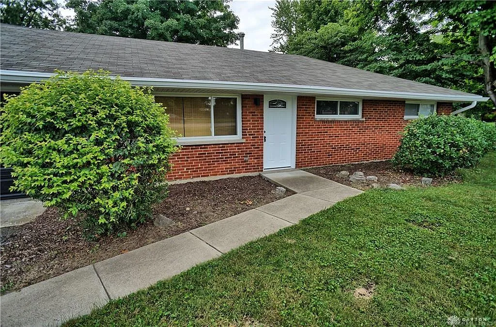 3 bed, 2.0 bath, 1107 sqft, $1,800 — Photo 1
