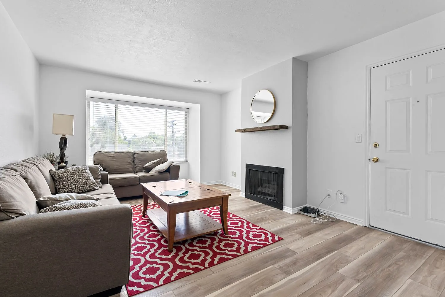 3 bed, 1050 sqft, $419 — Photo 2