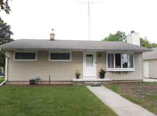 1750 Lilac Dr, Manitowoc, WI 54220