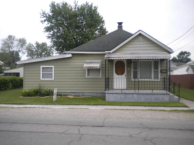 625 E Mark St photo 1
