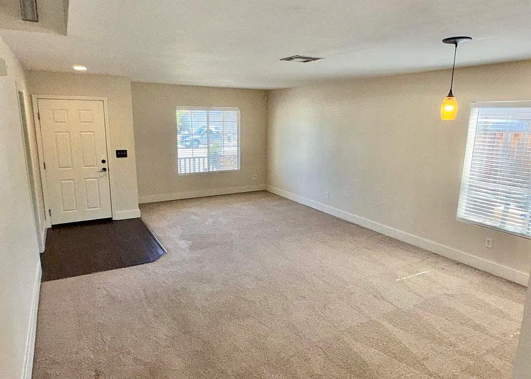 4 bed, 2478 sqft, $3,900 — Photo 2