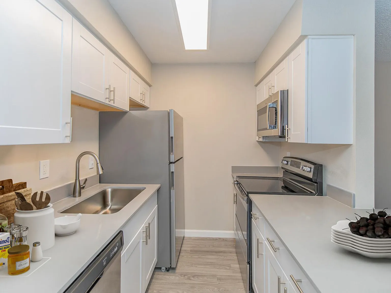 Two Five Greenway Apartments — Photo 2
