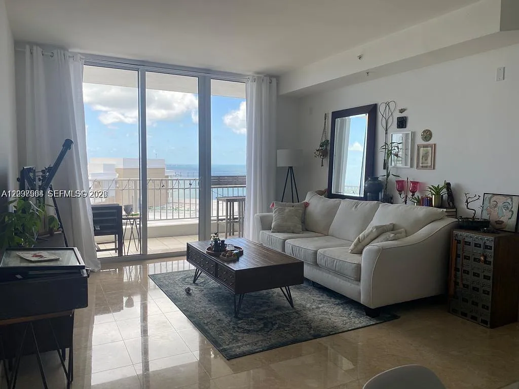 Courts Brickell Key Condo — Photo 2